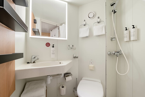 Hurtigruten Coastal Express MS Nordkapp Polar Outside N2 - CREDIT Espen Mills and Hurtigruten 0.JPG